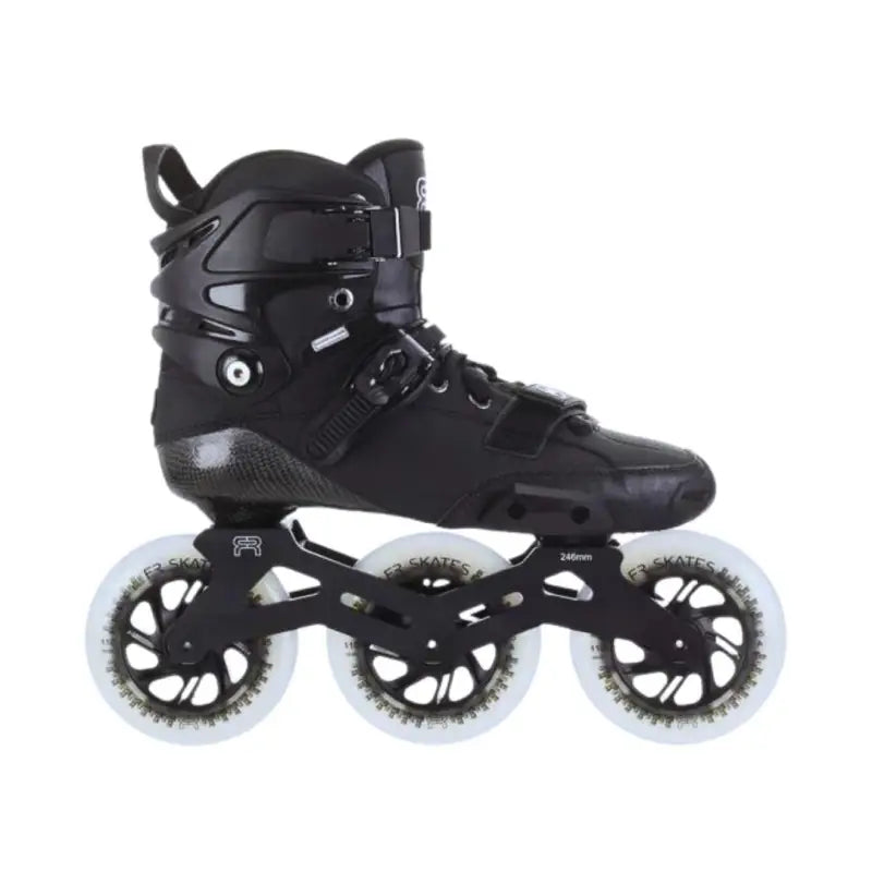 El Compromiso entre Estilo y Rendimiento Los Spin 310, un sello distintivo de FR Skates, han sido meticulosamente diseñados para aquellos entusiastas del patinaje que buscan no sólo velocidad y rendimiento, sino también elegancia y confort. Parte esencial del freestyle y el freeskate urbano, estos patines son el epítome de la acción ágil y emocionante en la jungla de concreto.