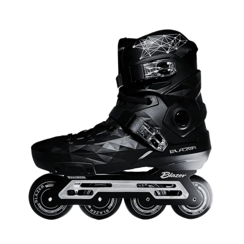 Si estás en búsqueda de patines, el modelo BZ-0120 es tu mejor opción. Equipados con un frame de 243mm para maniobrabilidad precisa, ruedas de 80mm con dureza de 85A para durabilidad y tracción, y rodamientos ABEC 9 para un desplazamiento suave y veloz, estos patines son ideales tanto para el patinaje fitness como para el freestyle. Descubre una experiencia de patinaje superior con el BZ-0120 